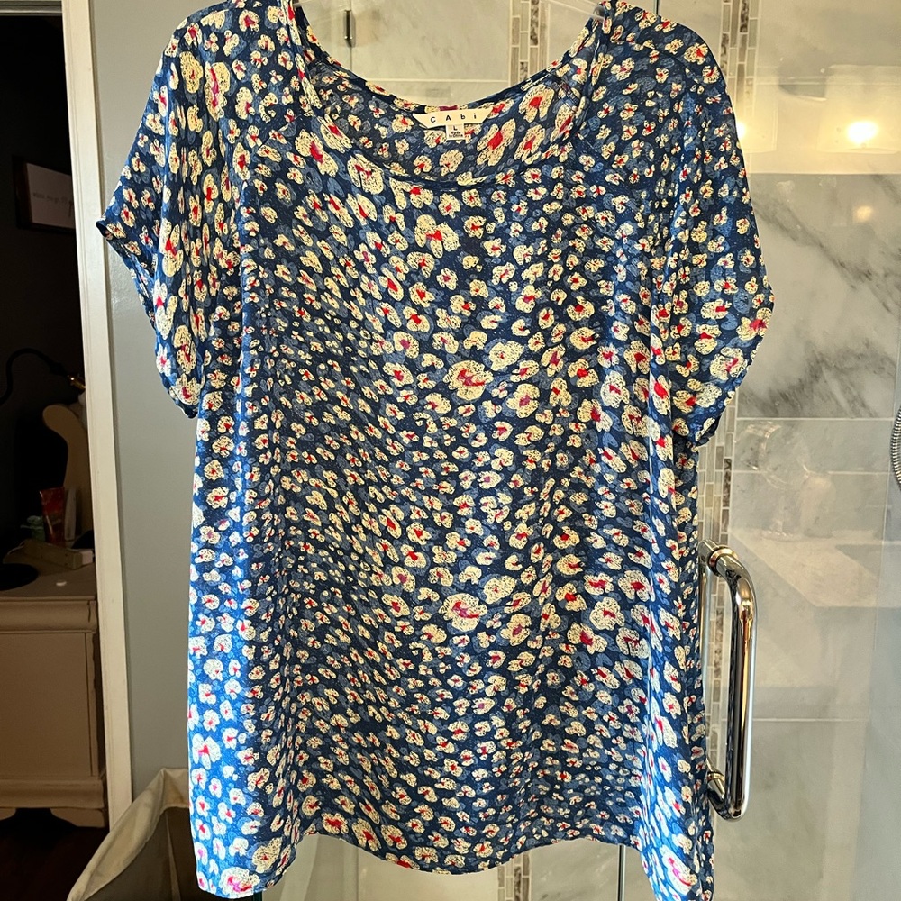 CAbi floral top with peak a boo back size L